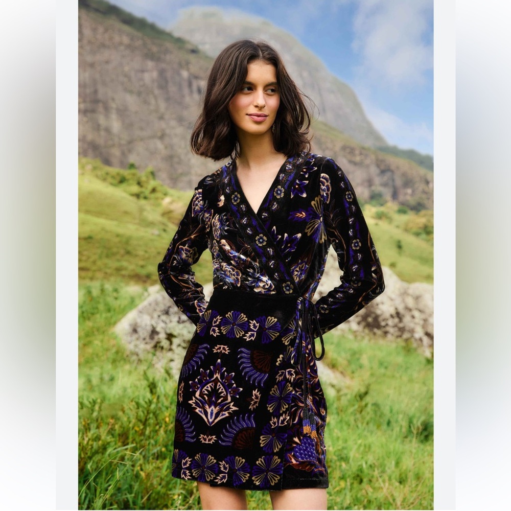 Saks Fifth Ave FARM RIO- Arabesque mix Scarves Floral velvet dress . 280 retail